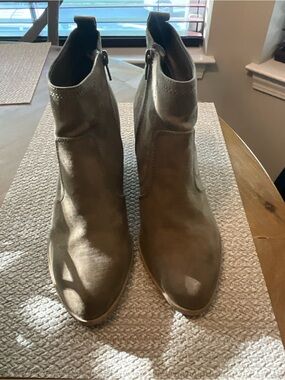 DV8 Women’s Taupe Suede Ankle Boots Size 9